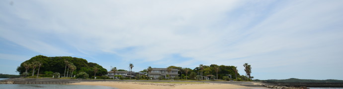 砂浜から撮った島。砂浜はきれいで、トイレとかも整備させてるし海水浴とかにはとても良さそう。